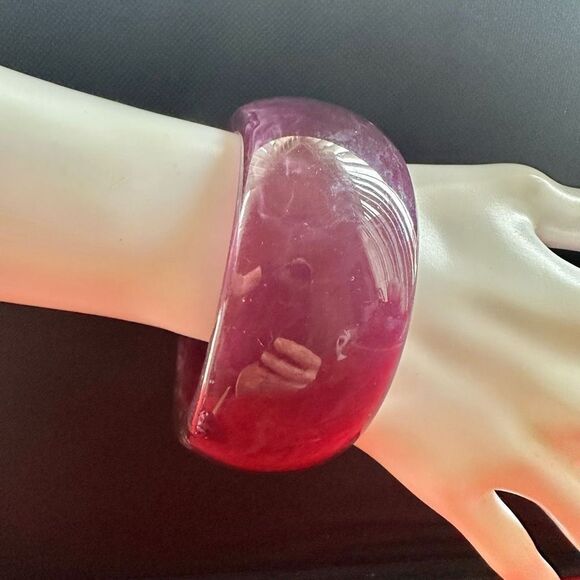 Purple  Bakelite wide bangle bracelet - Picture 3 of 7